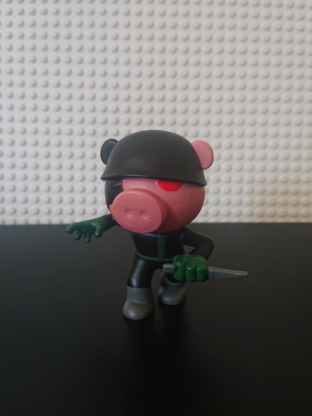 2020 MiniToon PhatMojo - Roblox Piggy Soldier  3" Mini Figure - Series 1    GENE